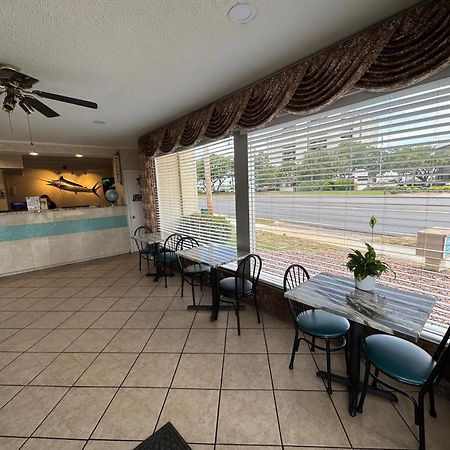 Hole Inn The Wall Hotel - Fort Walton Beach - Sunset Plaza - Nearby Beaches & Hurlburt מראה חיצוני תמונה