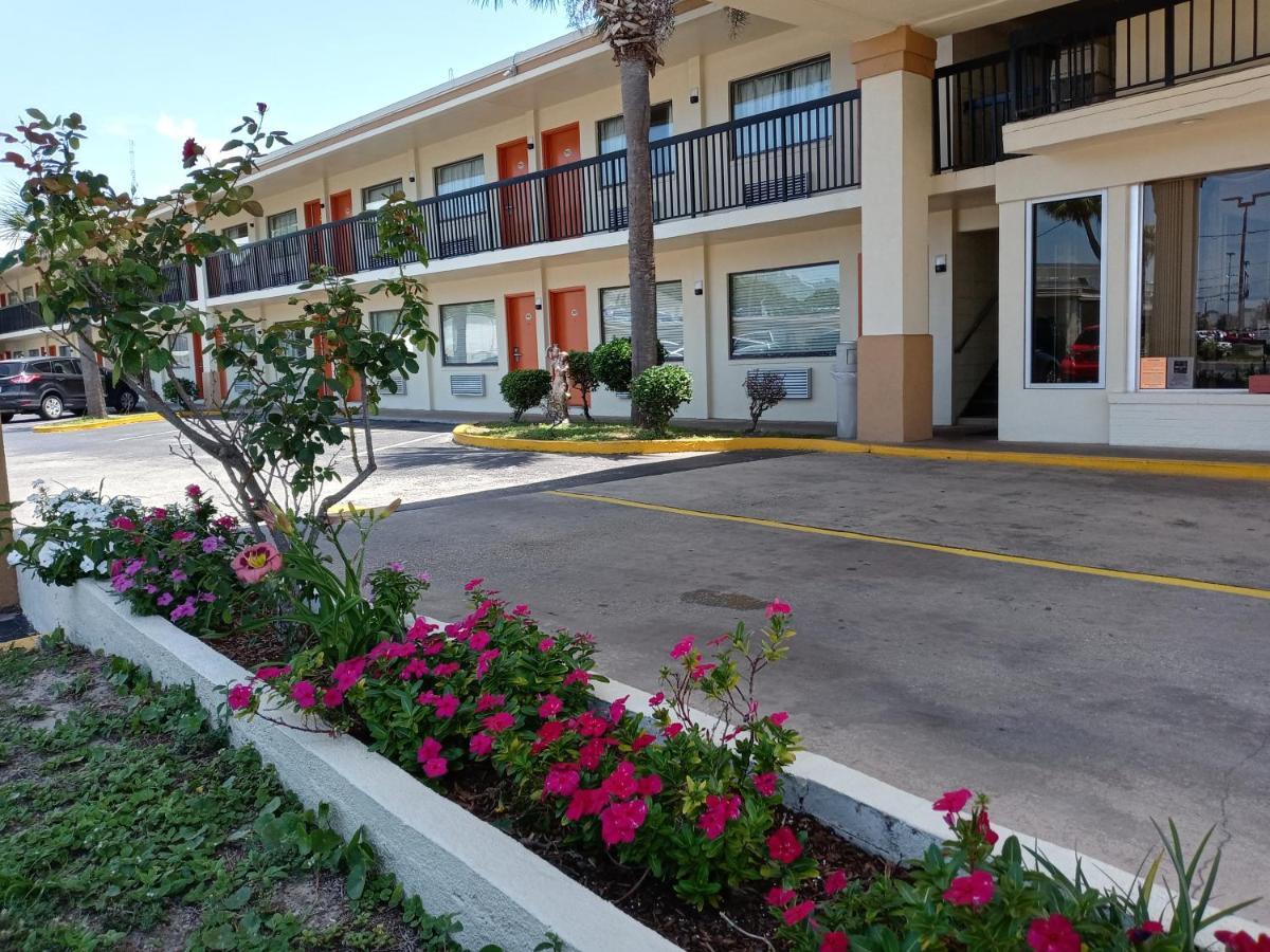 Hole Inn The Wall Hotel - Fort Walton Beach - Sunset Plaza - Nearby Beaches & Hurlburt מראה חיצוני תמונה