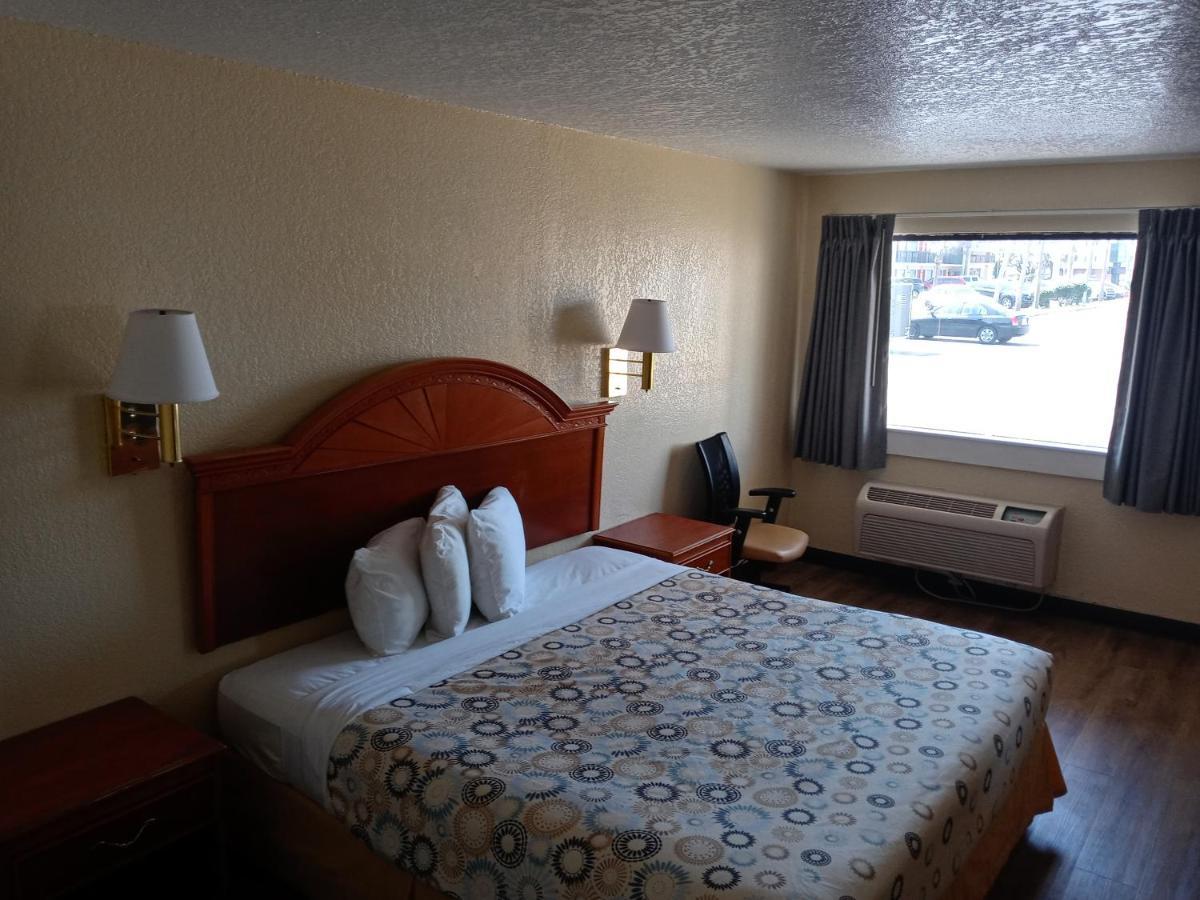 Hole Inn The Wall Hotel - Fort Walton Beach - Sunset Plaza - Nearby Beaches & Hurlburt מראה חיצוני תמונה