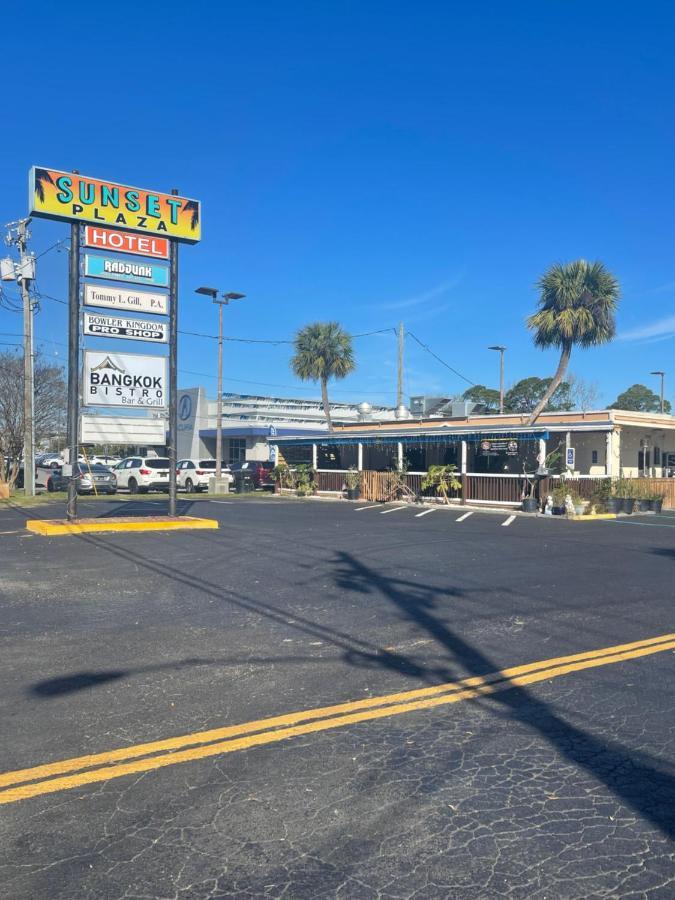 Hole Inn The Wall Hotel - Fort Walton Beach - Sunset Plaza - Nearby Beaches & Hurlburt מראה חיצוני תמונה
