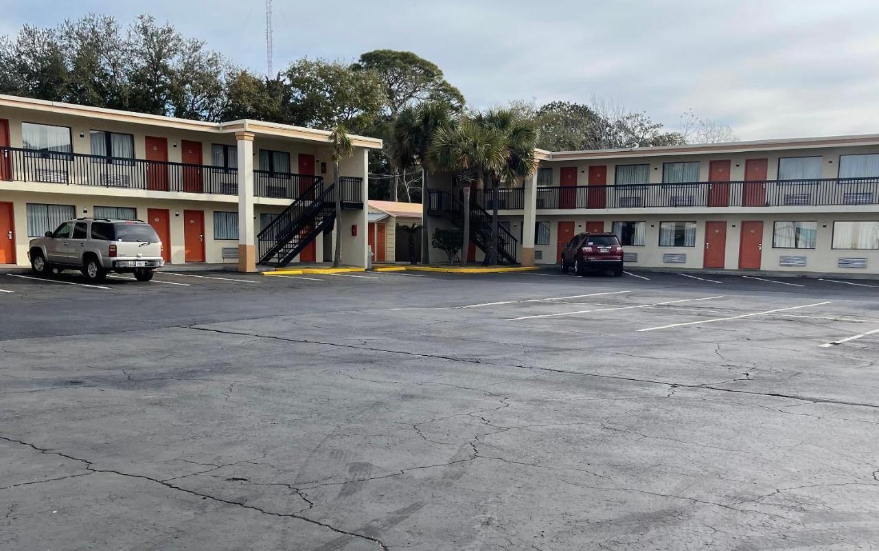Hole Inn The Wall Hotel - Fort Walton Beach - Sunset Plaza - Nearby Beaches & Hurlburt מראה חיצוני תמונה