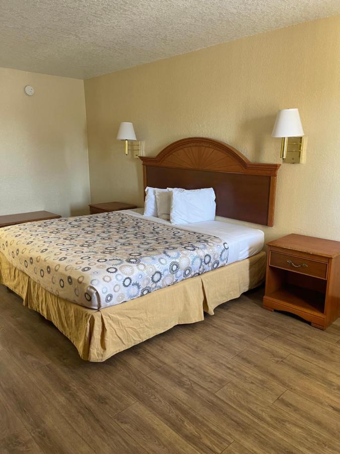 Hole Inn The Wall Hotel - Fort Walton Beach - Sunset Plaza - Nearby Beaches & Hurlburt מראה חיצוני תמונה
