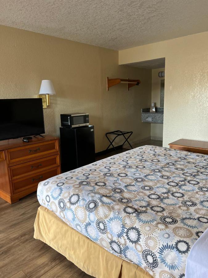 Hole Inn The Wall Hotel - Fort Walton Beach - Sunset Plaza - Nearby Beaches & Hurlburt מראה חיצוני תמונה