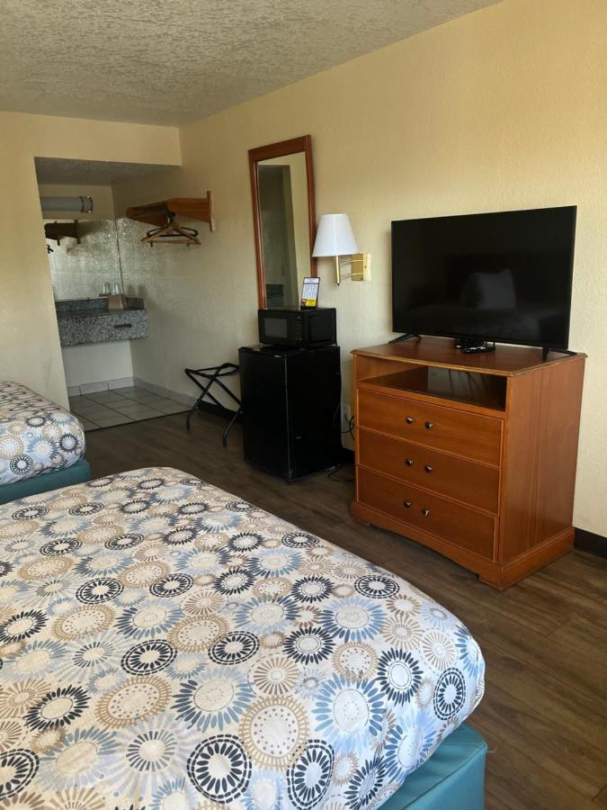 Hole Inn The Wall Hotel - Fort Walton Beach - Sunset Plaza - Nearby Beaches & Hurlburt מראה חיצוני תמונה