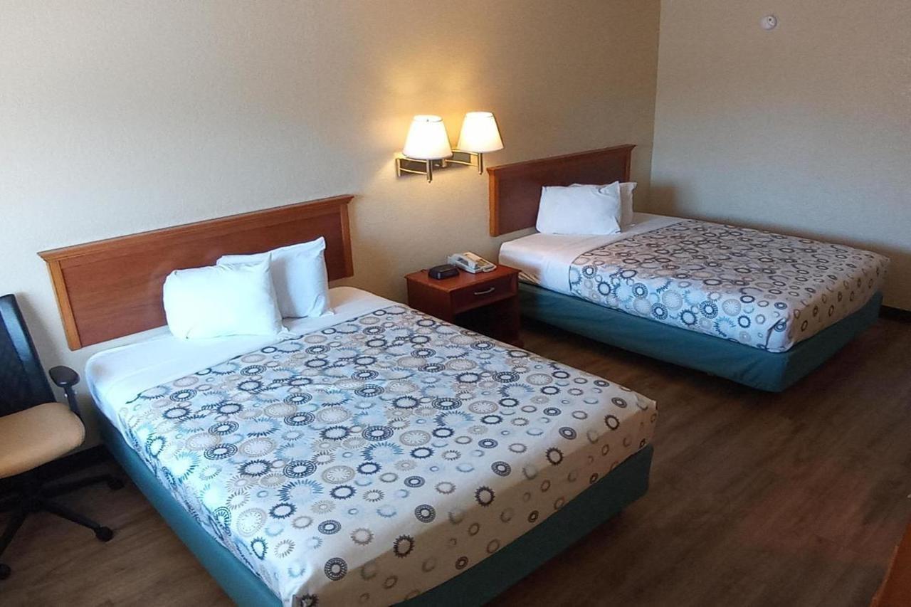Hole Inn The Wall Hotel - Fort Walton Beach - Sunset Plaza - Nearby Beaches & Hurlburt מראה חיצוני תמונה