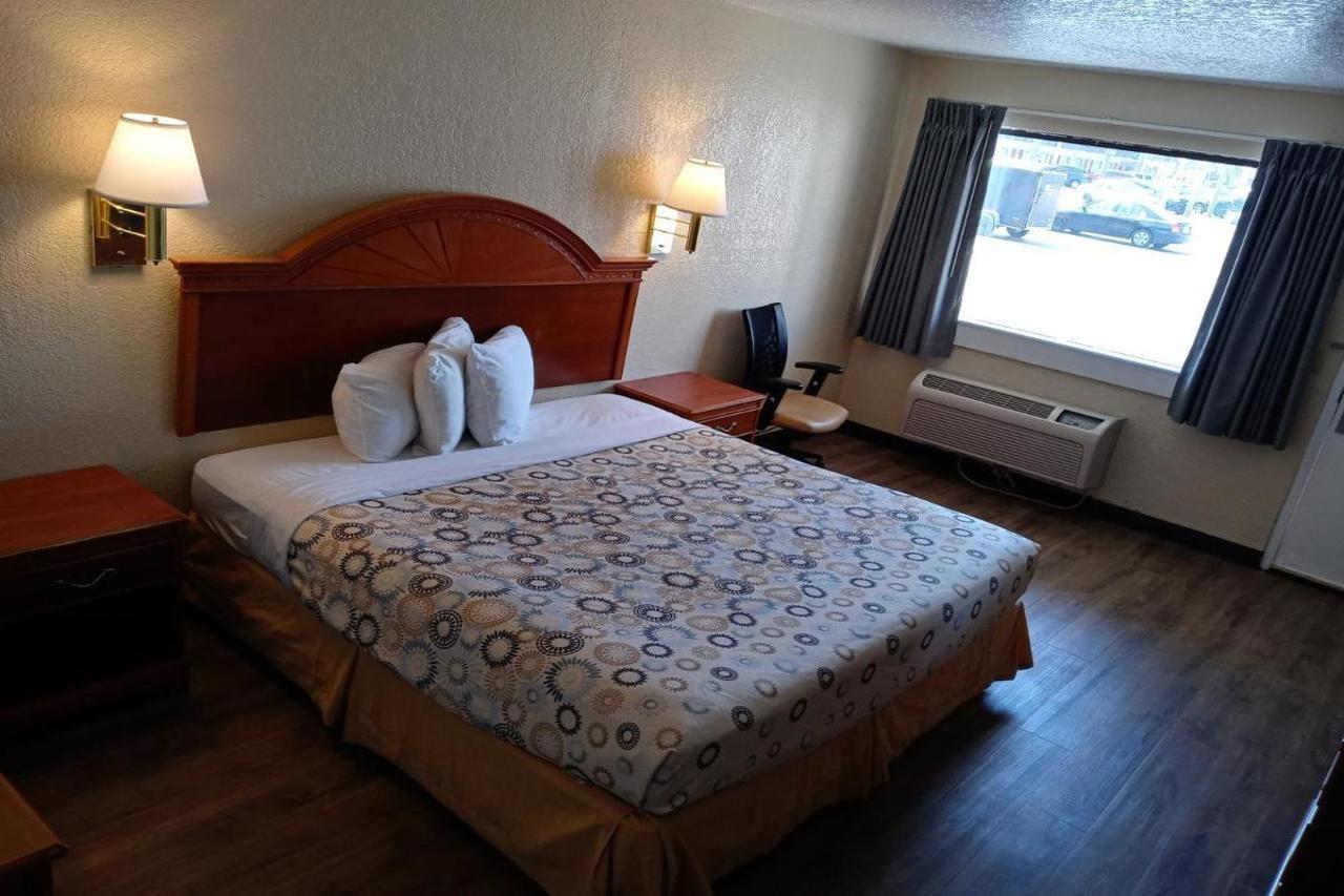 Hole Inn The Wall Hotel - Fort Walton Beach - Sunset Plaza - Nearby Beaches & Hurlburt מראה חיצוני תמונה