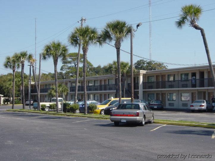 Hole Inn The Wall Hotel - Fort Walton Beach - Sunset Plaza - Nearby Beaches & Hurlburt מראה חיצוני תמונה