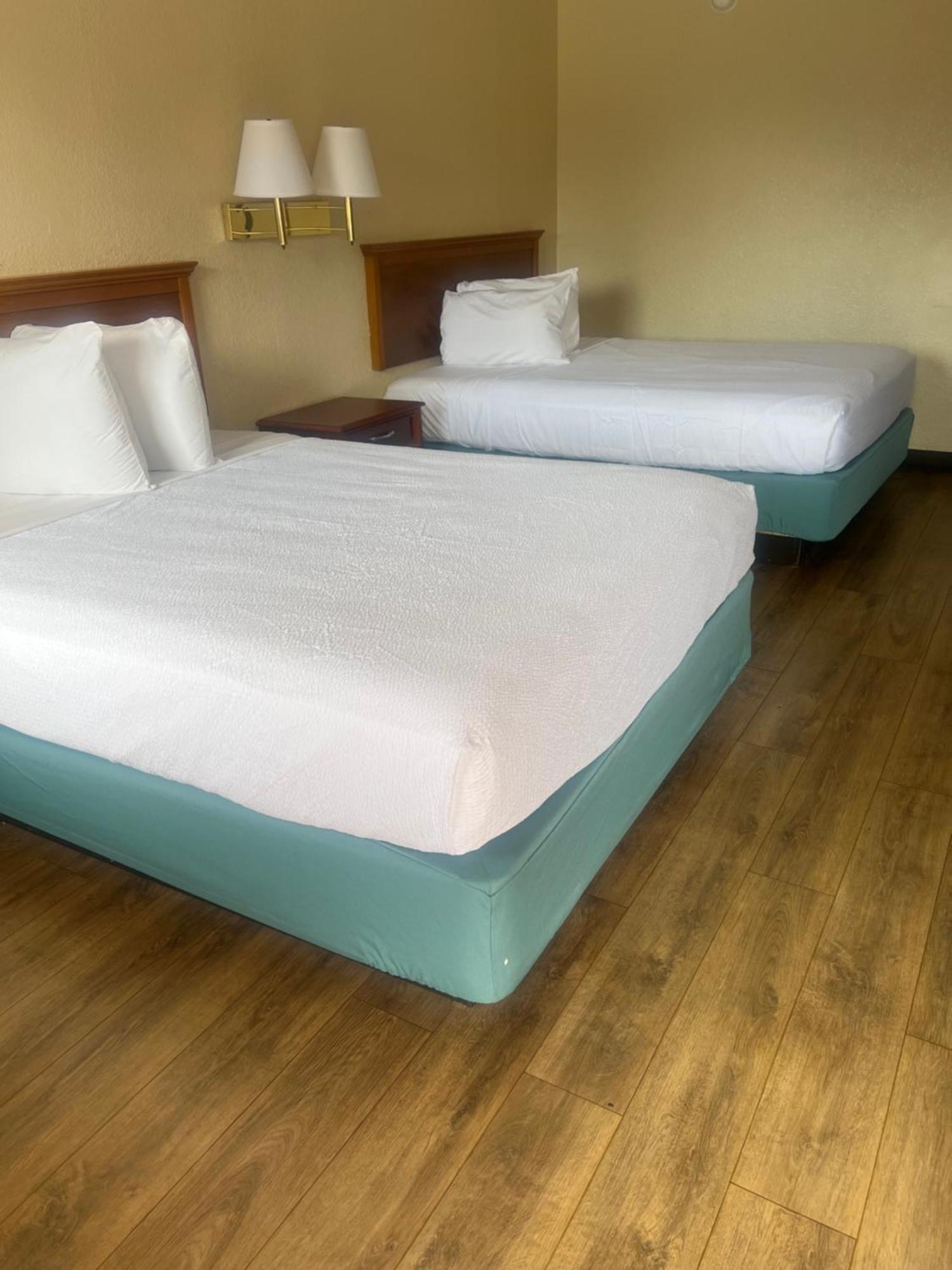Hole Inn The Wall Hotel - Fort Walton Beach - Sunset Plaza - Nearby Beaches & Hurlburt מראה חיצוני תמונה