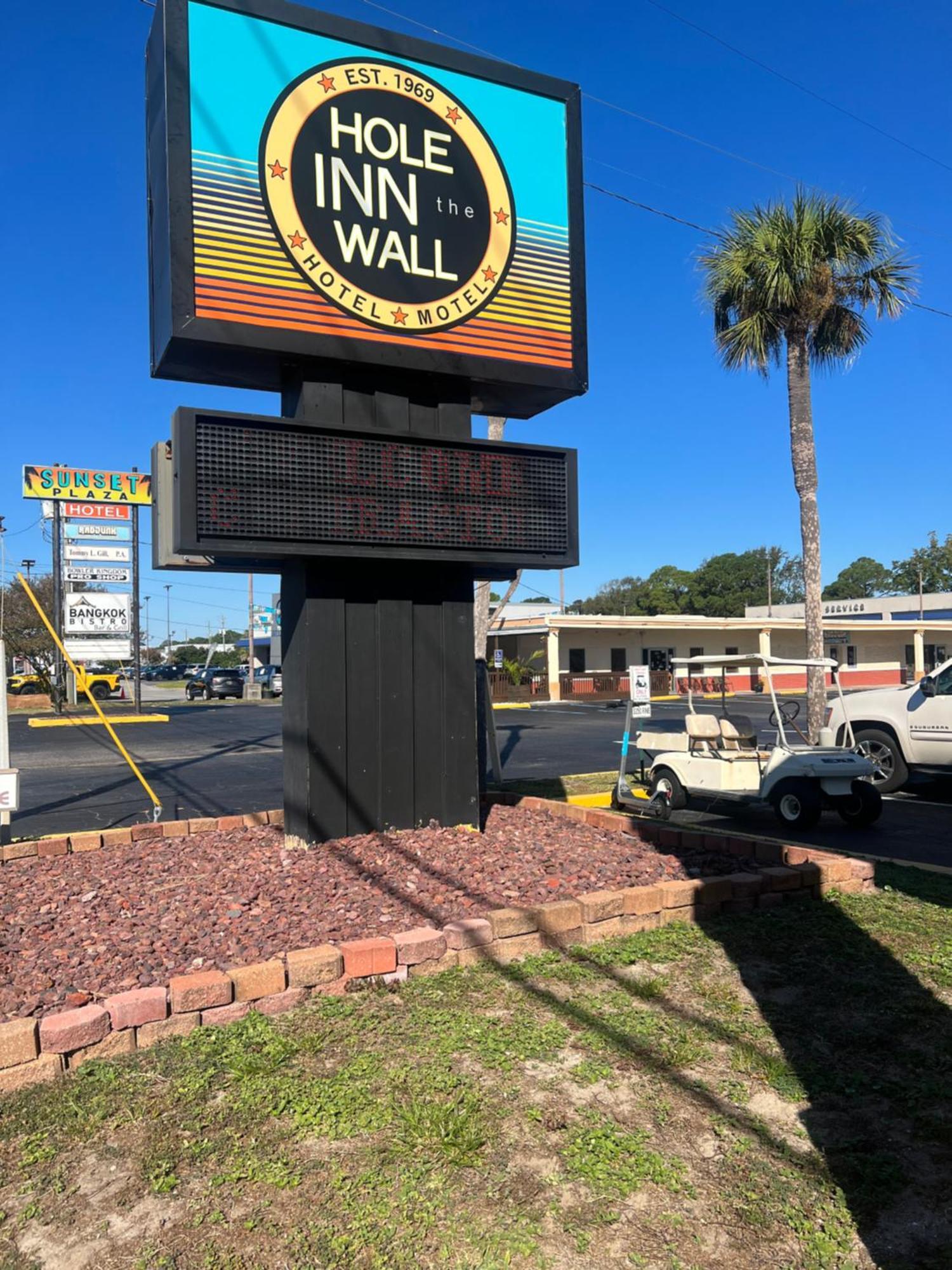 Hole Inn The Wall Hotel - Fort Walton Beach - Sunset Plaza - Nearby Beaches & Hurlburt מראה חיצוני תמונה