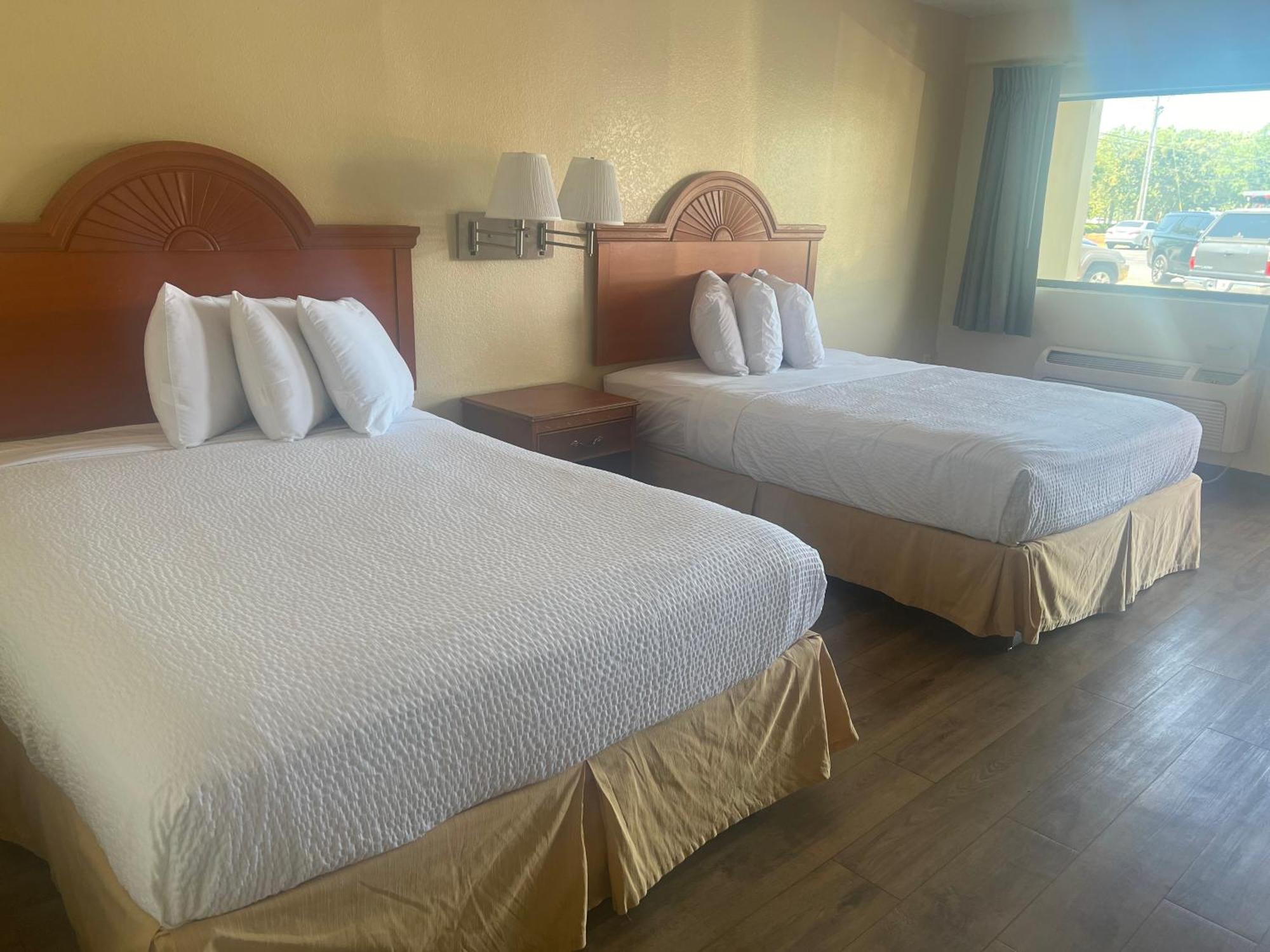 Hole Inn The Wall Hotel - Fort Walton Beach - Sunset Plaza - Nearby Beaches & Hurlburt מראה חיצוני תמונה