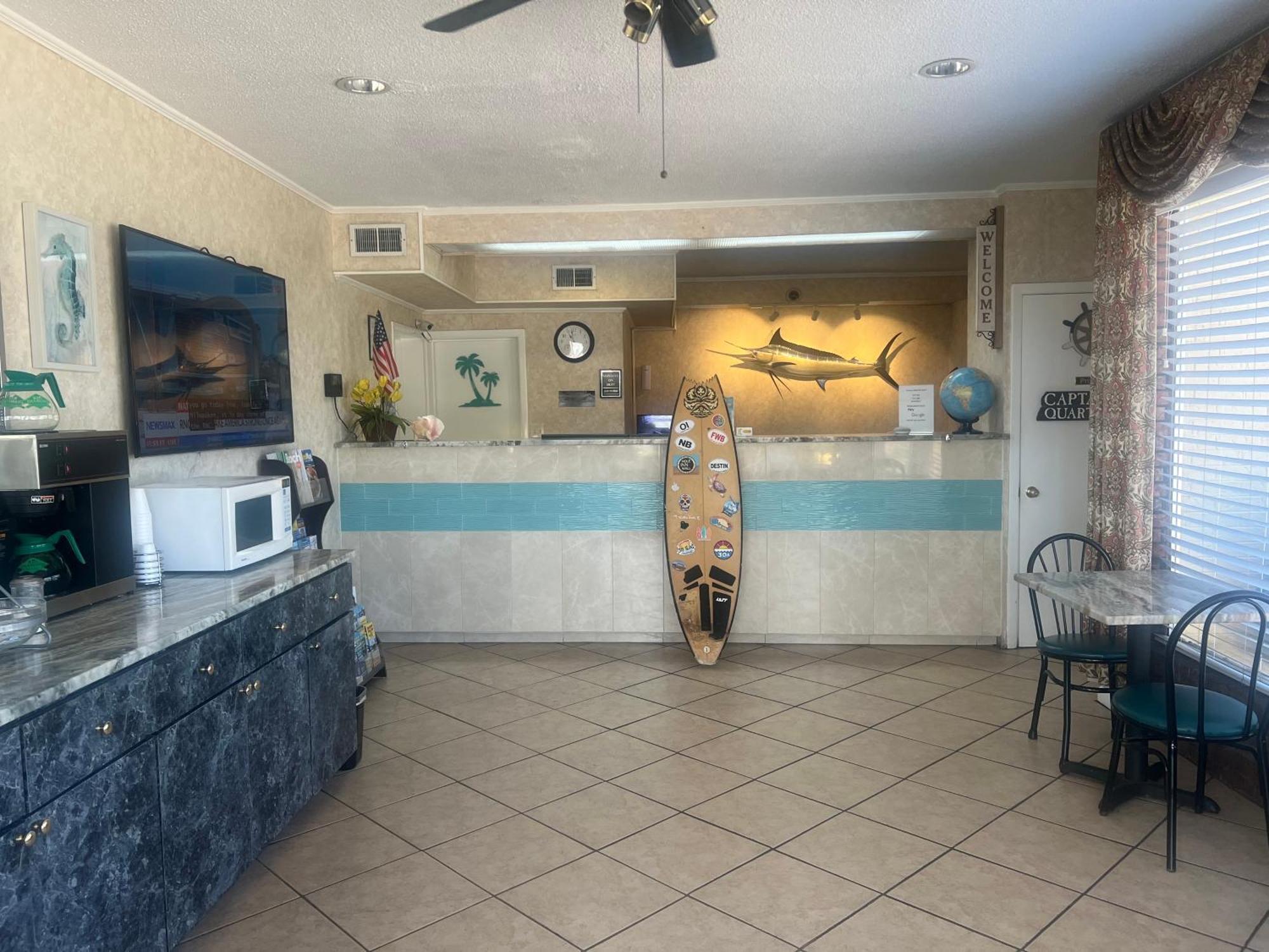 Hole Inn The Wall Hotel - Fort Walton Beach - Sunset Plaza - Nearby Beaches & Hurlburt מראה חיצוני תמונה