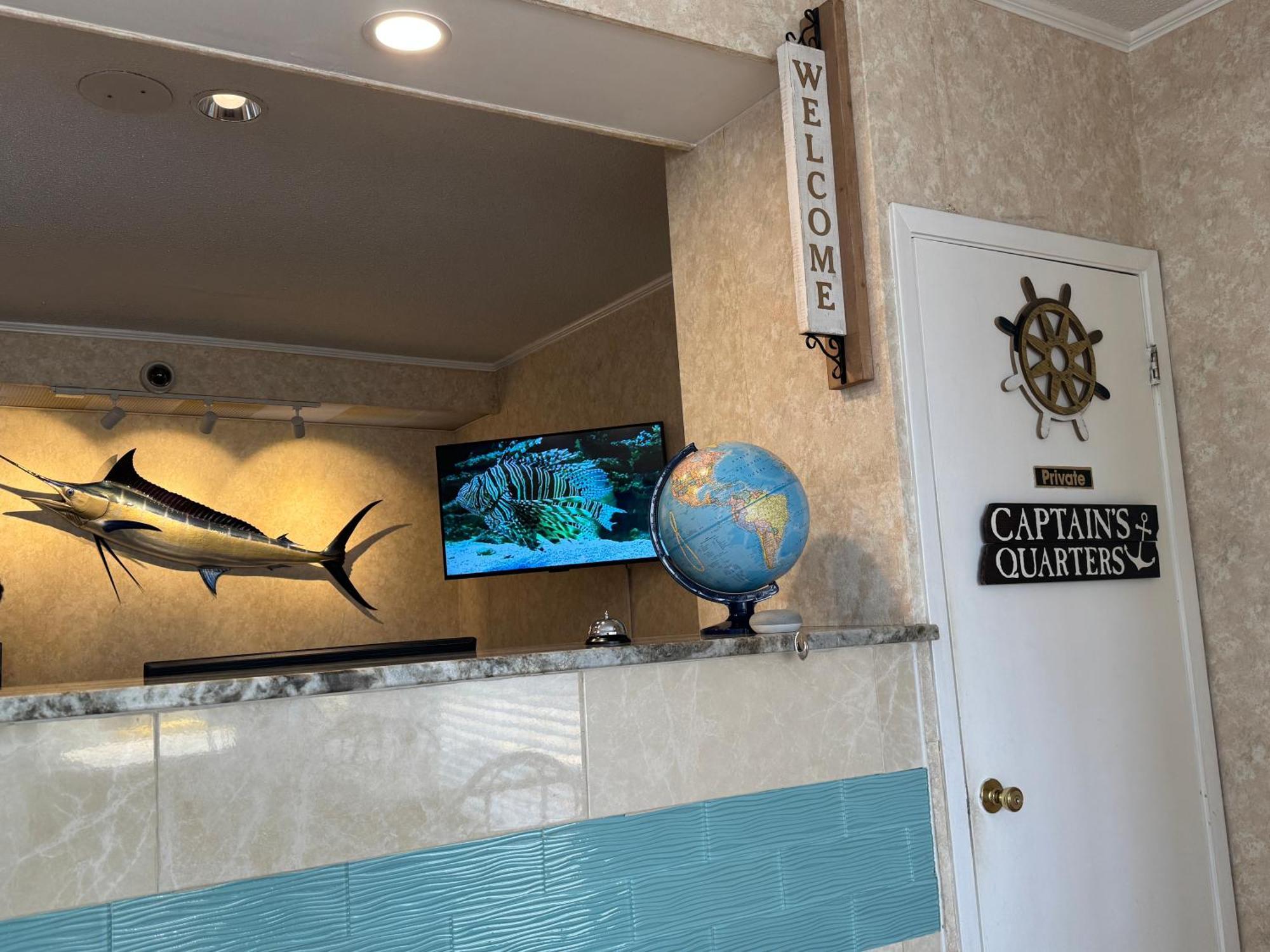 Hole Inn The Wall Hotel - Fort Walton Beach - Sunset Plaza - Nearby Beaches & Hurlburt מראה חיצוני תמונה