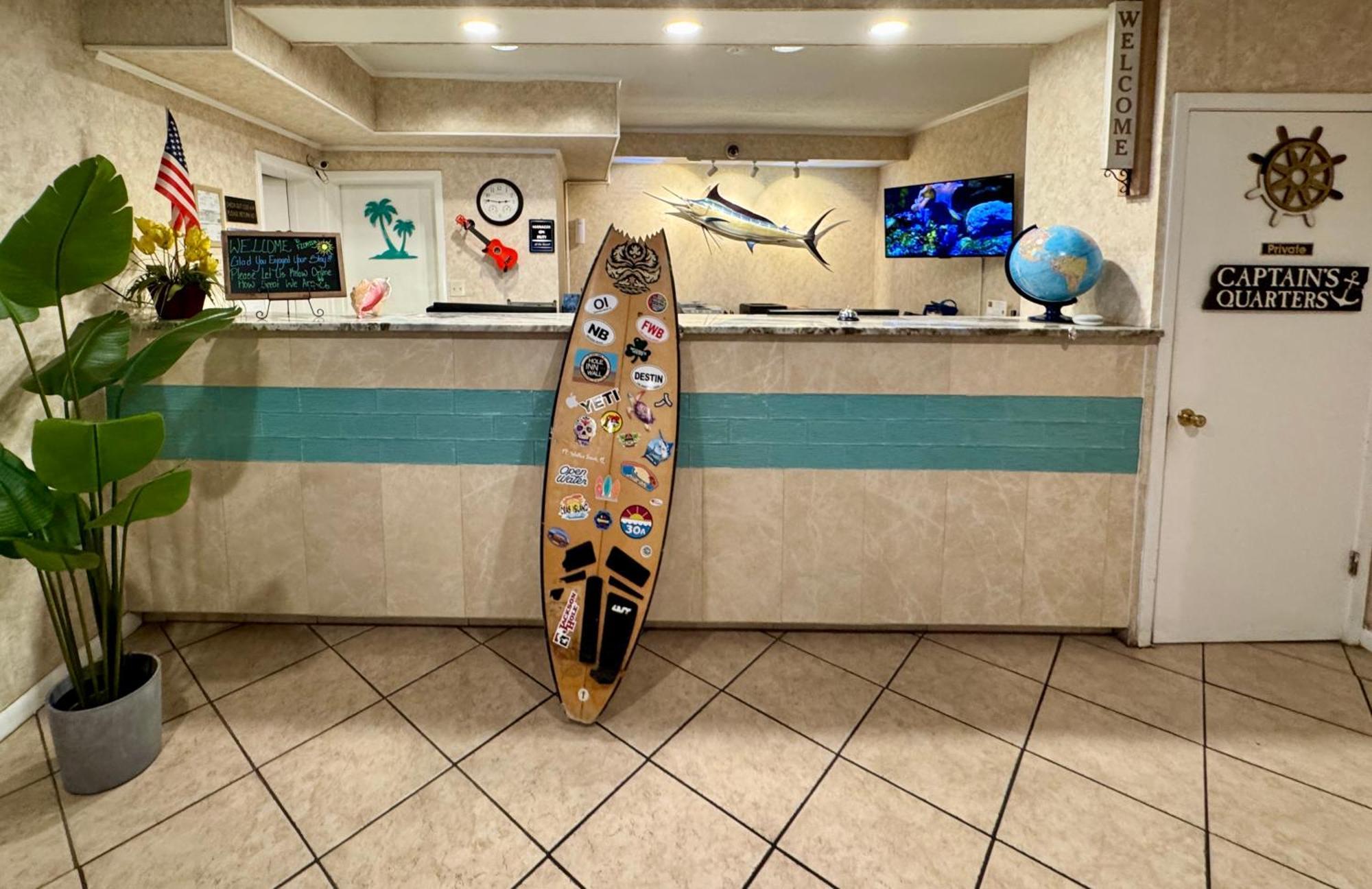 Hole Inn The Wall Hotel - Fort Walton Beach - Sunset Plaza - Nearby Beaches & Hurlburt מראה חיצוני תמונה