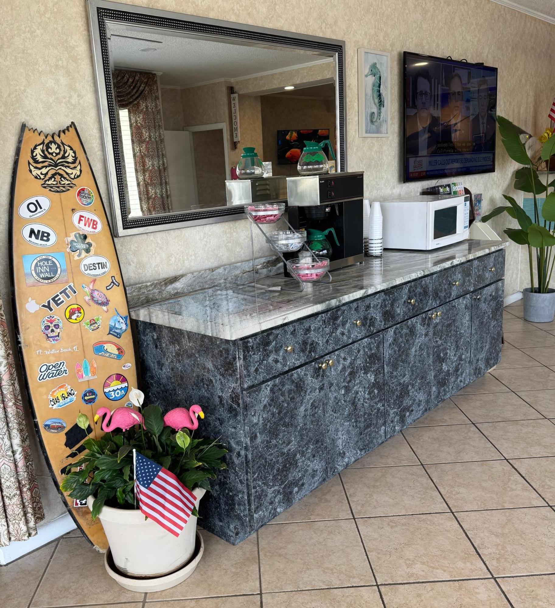 Hole Inn The Wall Hotel - Fort Walton Beach - Sunset Plaza - Nearby Beaches & Hurlburt מראה חיצוני תמונה